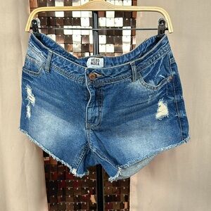 Vero Moda Medium Wash Blue Denim Jean Shorts w Raw Hem & Distressing Waist 18”